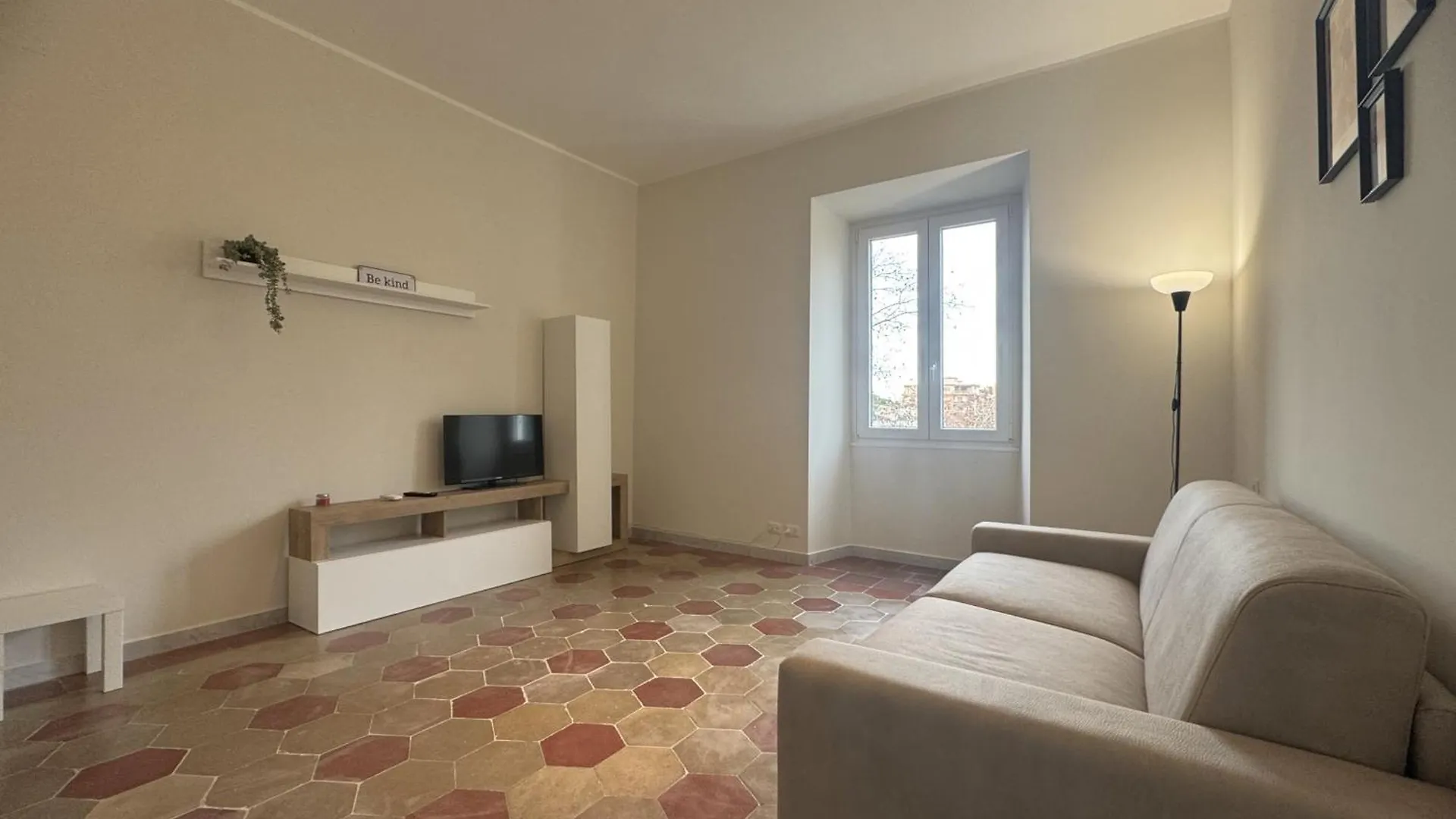 Rome Ostiense Apartment contacts